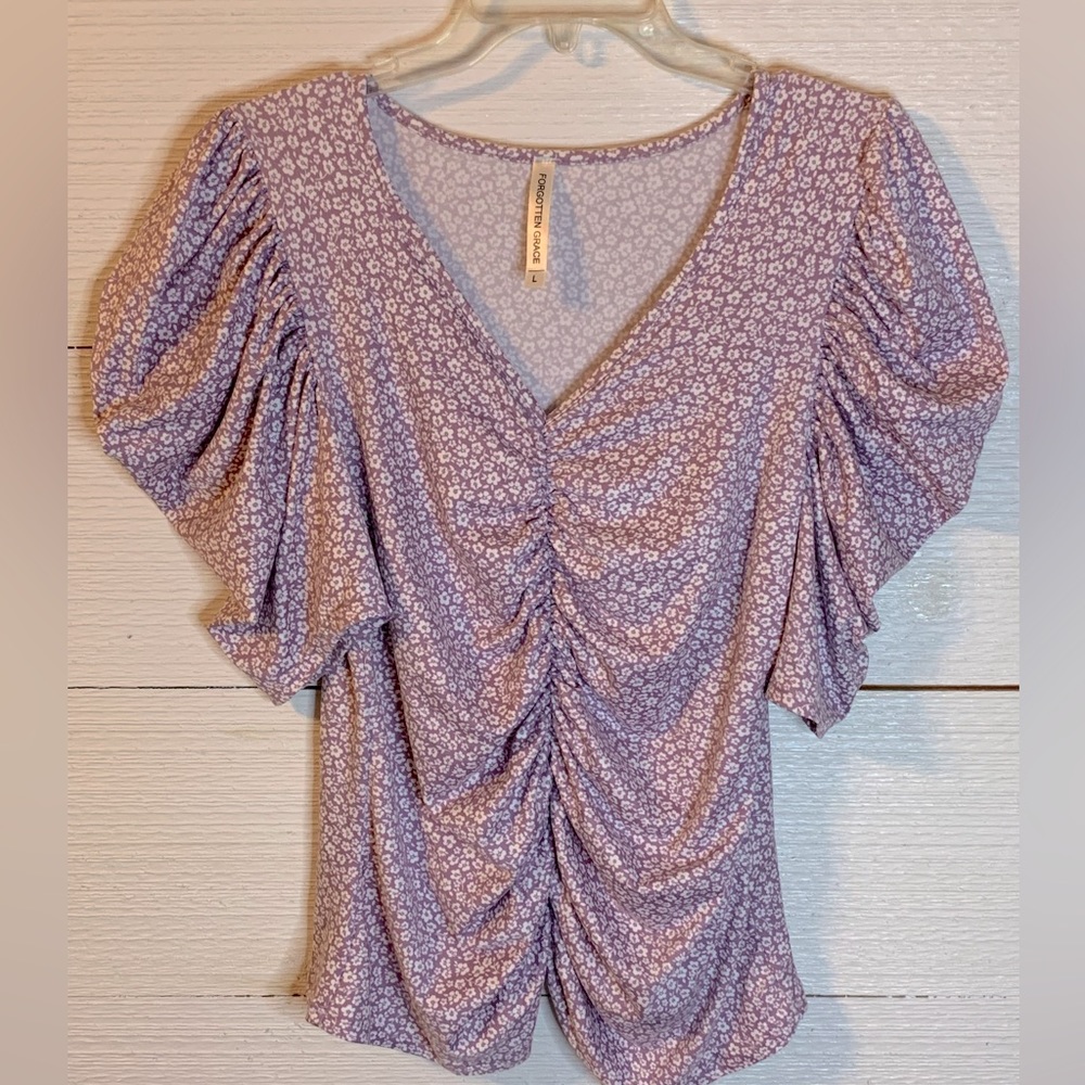 Forgotten Grace v-neck puckered top.  Size Large.